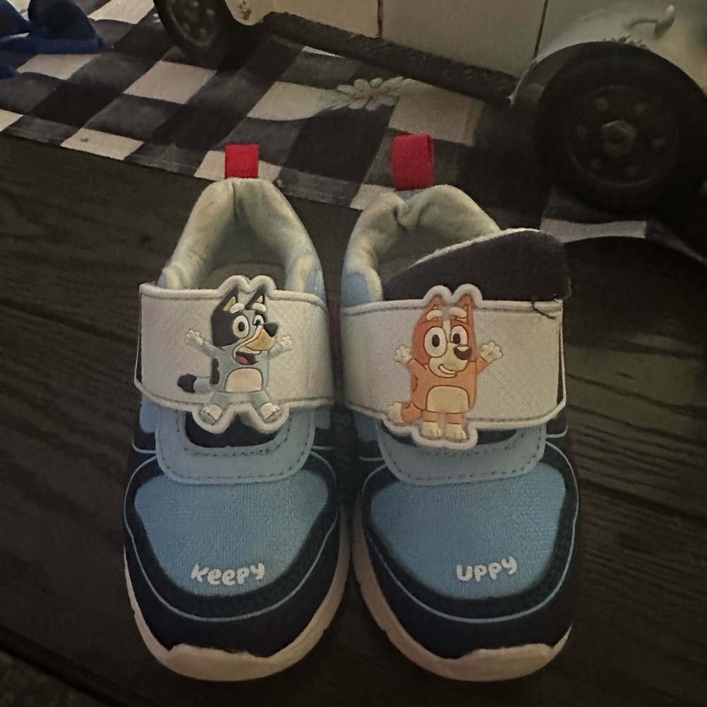 Toddler Bluey light up shoes size 7
